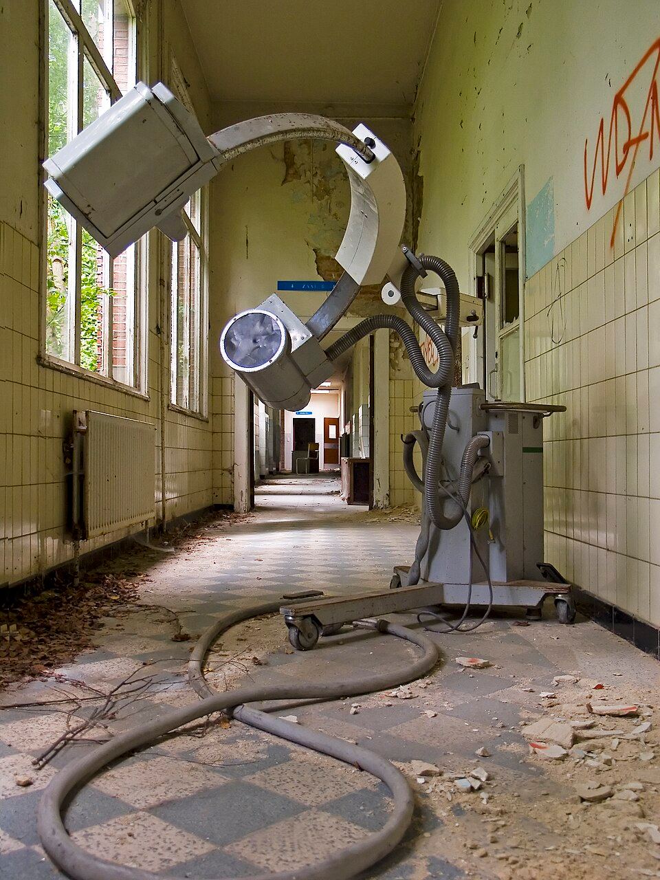 Antwerp - Place Head Here.jpg in the Creepy Cursed Images collection.