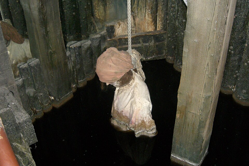 PirateWapping.JPG in the Uncanny Images collection.